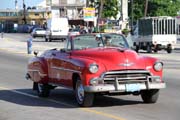 Starý a nádherný americký kabriolet, Havana. Kuba.