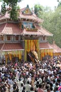 Thaipooya Mahotsavam Festival. Chrm Sree Maheswara Temple v Koorkancheri ve mst Thrissur, Kerala. Indie.