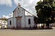 Star koloniln kostel ve vesnici Hell-Ville, Nosy Be. Madagaskar.