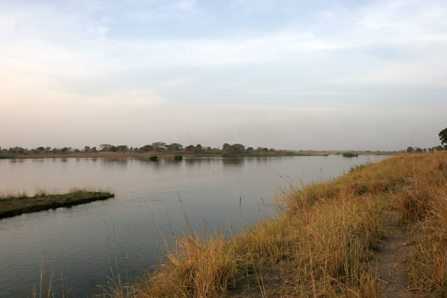 Jezero Lagdo u vesnice Lagdo. Kamerun.