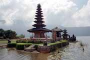 Bali - hinduistick chrm Tanah Lot